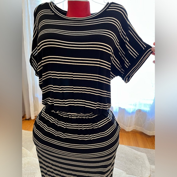 Banana Republic comfy, stretchy black & white casual midi dress - Picture 4 of 14